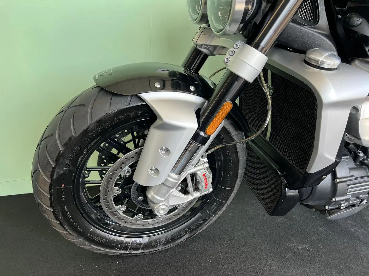Triumph Rocket 3 R (2019 - 20) (20)