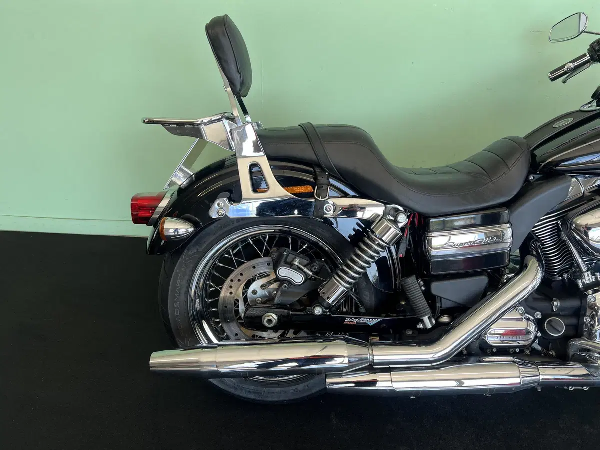 Harley-Davidson 1584 Super Glide Custom (2008 - 13) - FXDC (9)