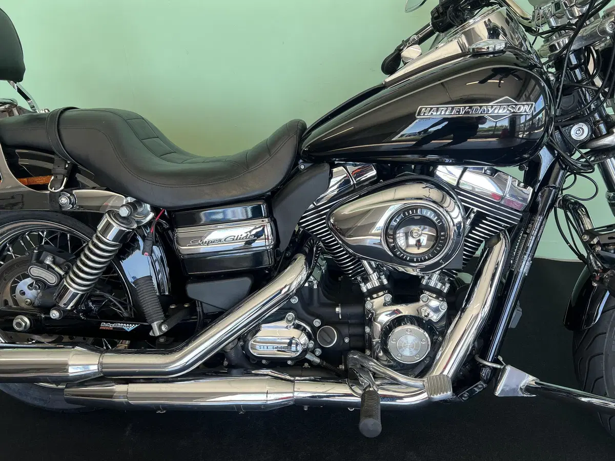 Harley-Davidson 1584 Super Glide Custom (2008 - 13) - FXDC (10)