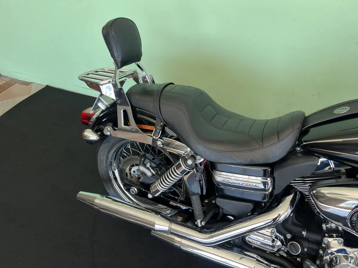 Harley-Davidson 1584 Super Glide Custom (2008 - 13) - FXDC (13)