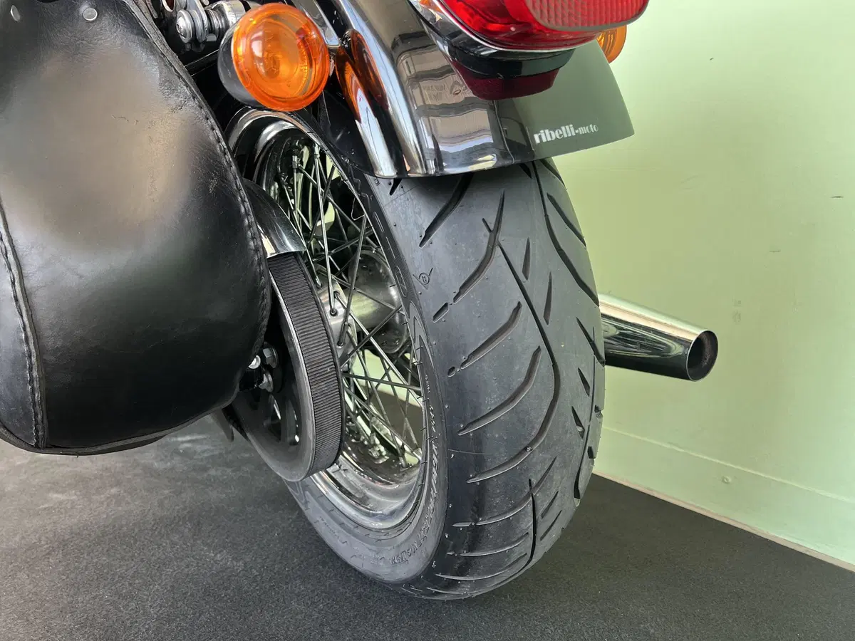 Harley-Davidson 1584 Super Glide Custom (2008 - 13) - FXDC (19)