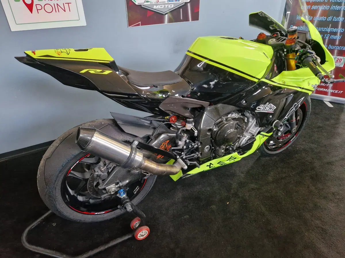 Yamaha YZF R1 (2015 - 16) (11)