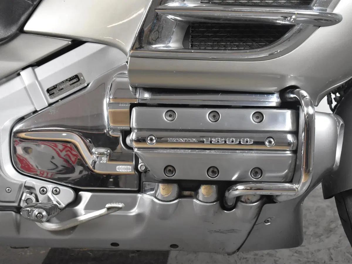 Honda GL 1800 Gold Wing (2000 - 05) (9)