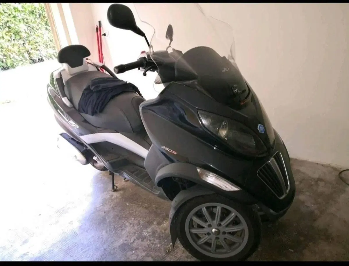 Piaggio MP3 250 i.e. (3)
