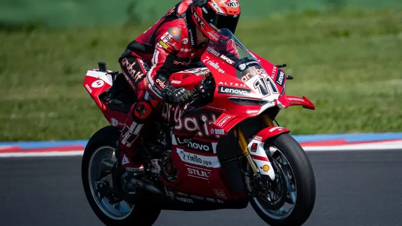 SBK. Test di Misano. Miglior tempo di Bulega, primo di cinque Ducati