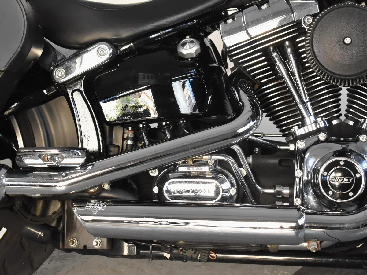 Harley-Davidson 1690 Breakout (2013 - 17) - FXSB (12)