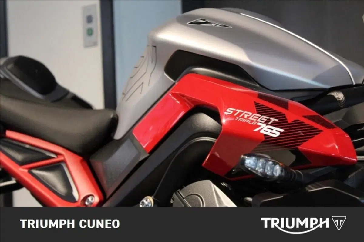 Triumph Street Triple 765 RX (2026) (7)