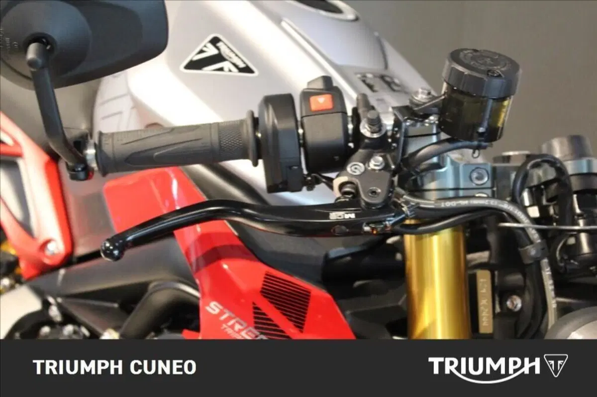 Triumph Street Triple 765 RX (2026) (14)