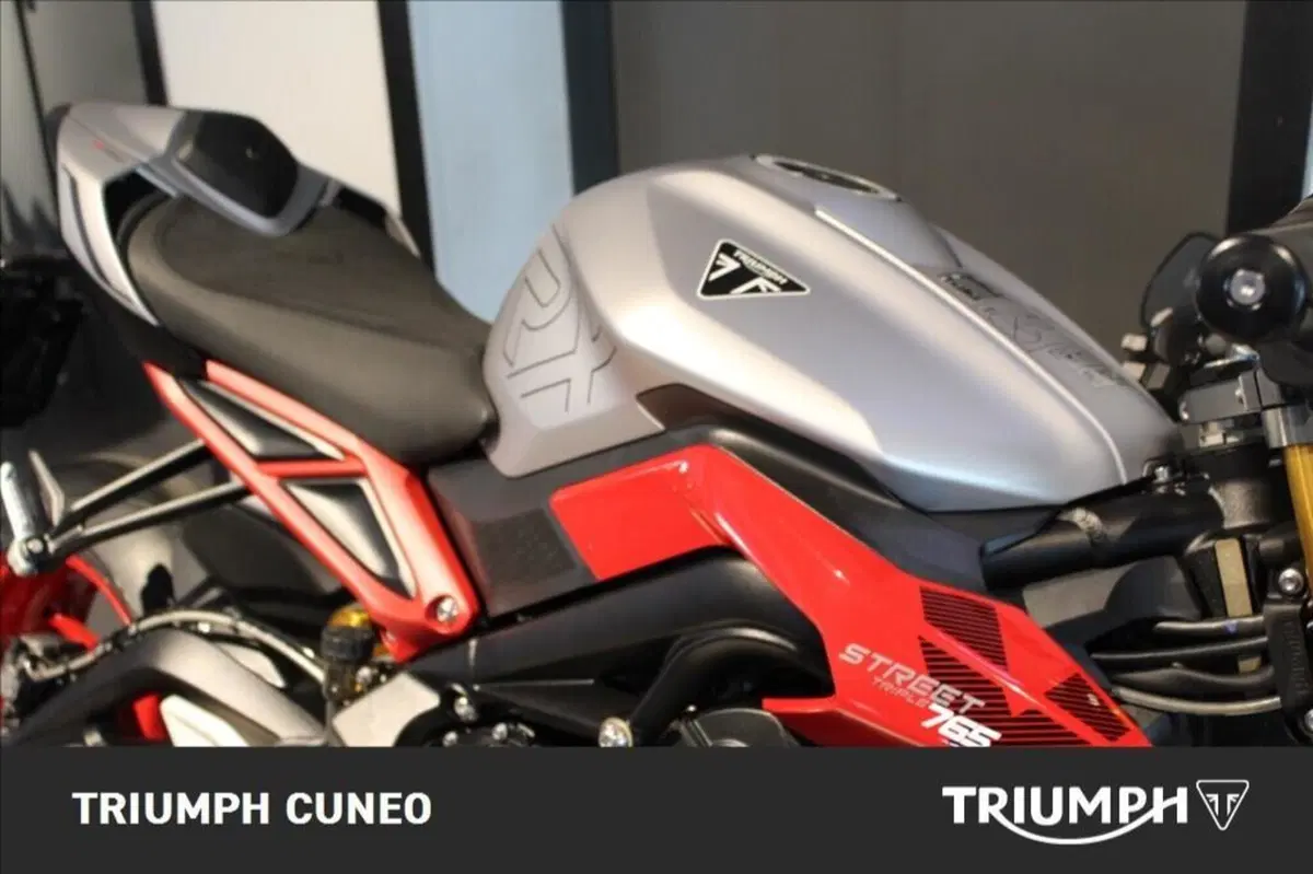 Triumph Street Triple 765 RX (2026) (12)