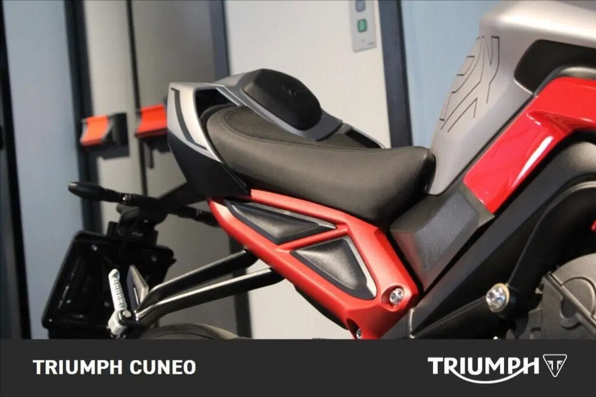 Triumph Street Triple 765 RX (2026) (9)