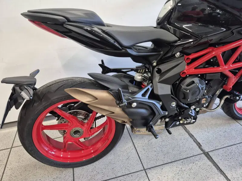 MV Agusta Brutale 800 (2026) (3)