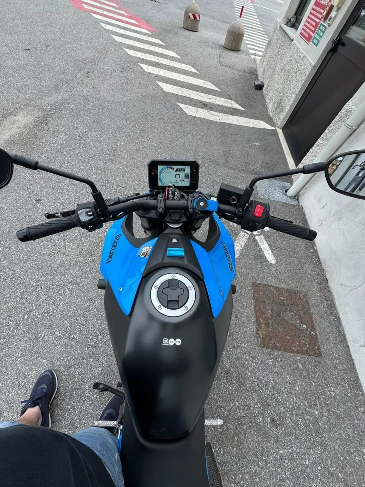 Suzuki GSX-8S (2023 - 24) (12)