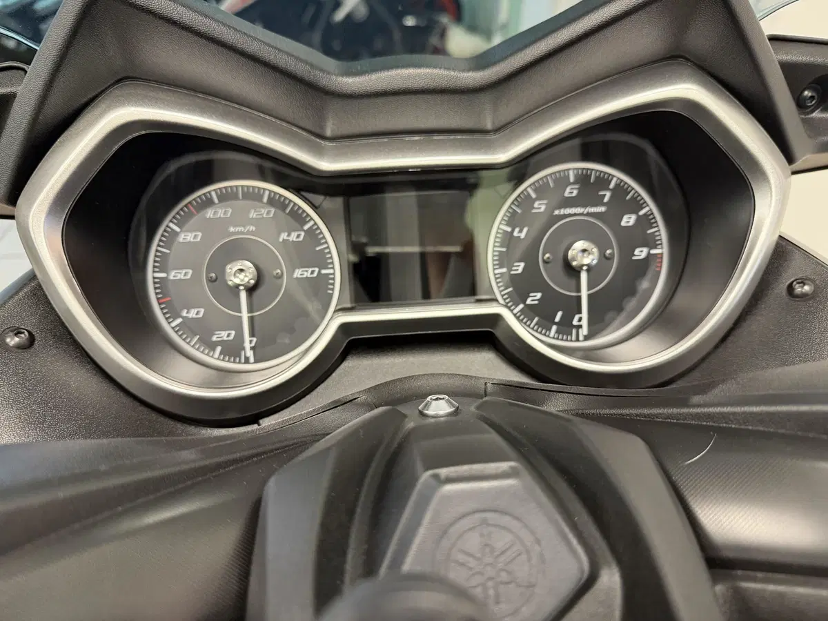 Yamaha X-Max 300 ABS (2017 - 20) (7)