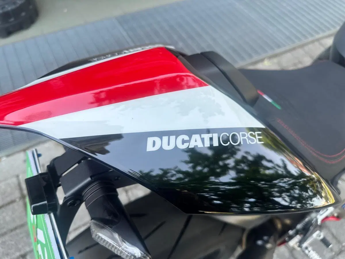 Ducati Panigale V2 Superquadro Final Edition (2024) (10)