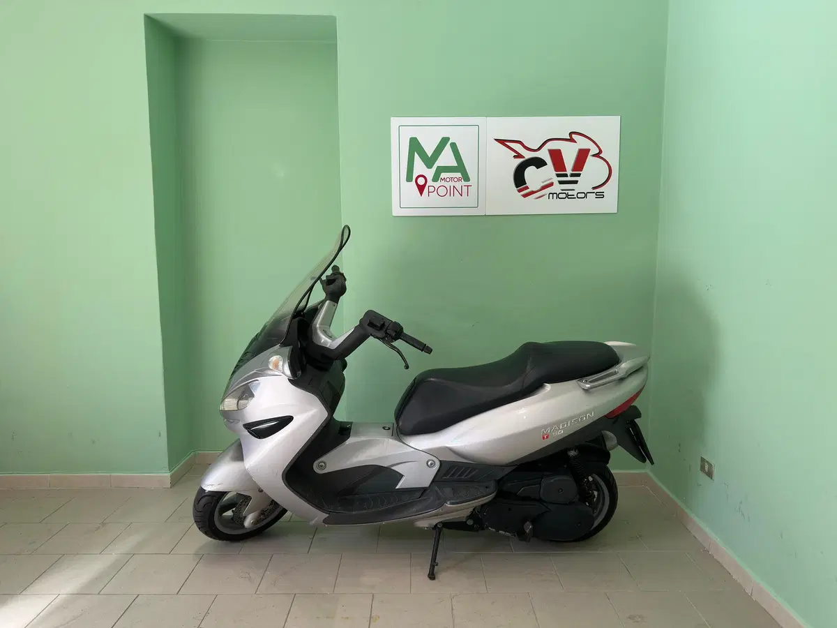 Malaguti Madison 150 4T (6)