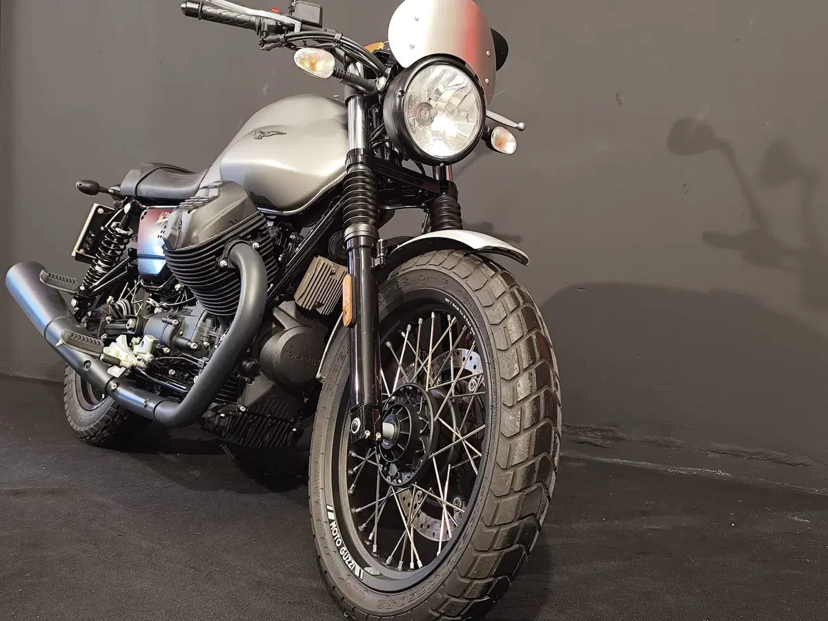 Moto Guzzi V7 III Rough (2018 - 20) (8)