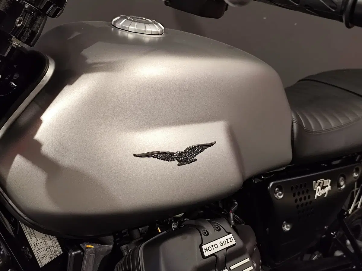 Moto Guzzi V7 III Rough (2018 - 20) (11)