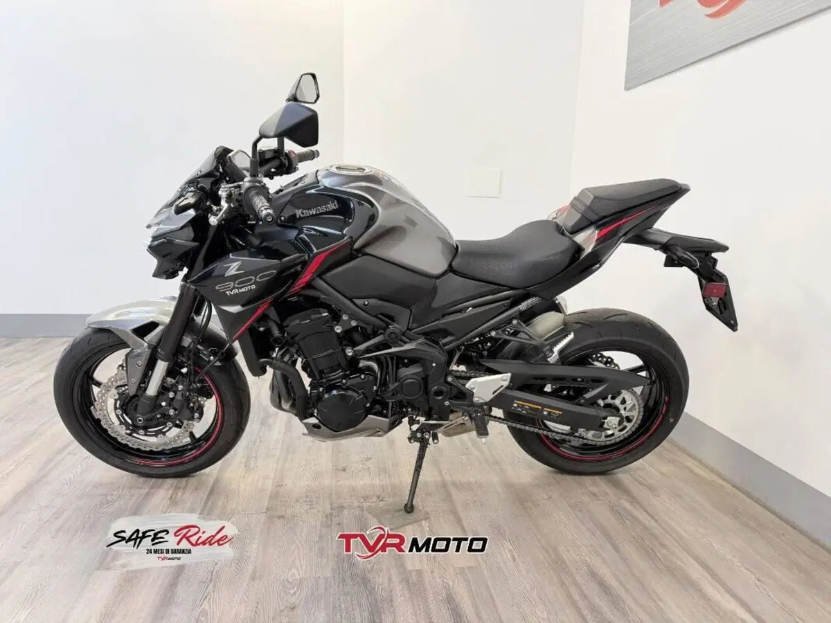 Kawasaki Z 900 (2025 - 26) (5)