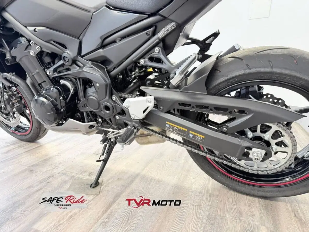 Kawasaki Z 900 (2025 - 26) (7)
