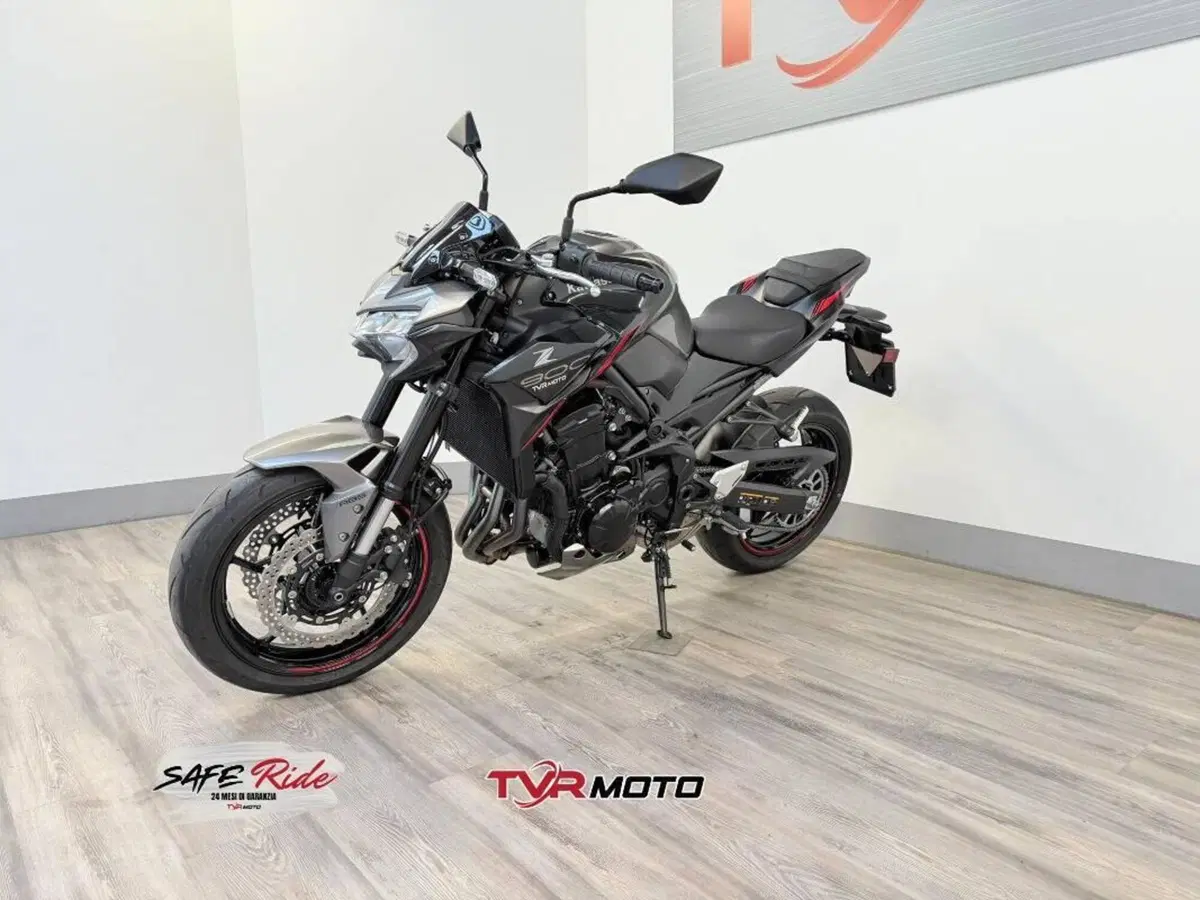 Kawasaki Z 900 (2025 - 26) (4)