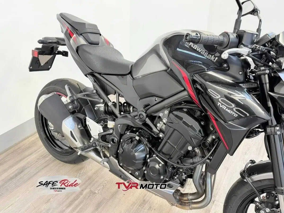 Kawasaki Z 900 (2025 - 26) (6)