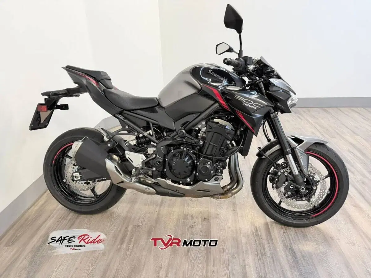 Kawasaki Z 900 (2025 - 26) (2)