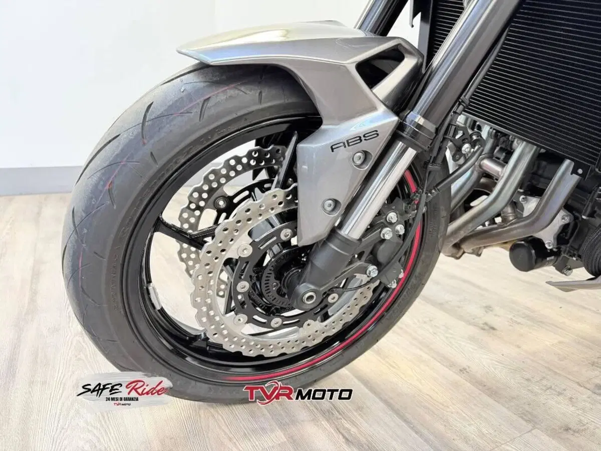 Kawasaki Z 900 (2025 - 26) (10)