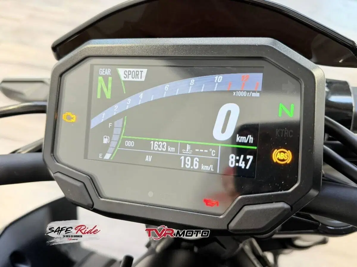 Kawasaki Z 900 (2025 - 26) (8)