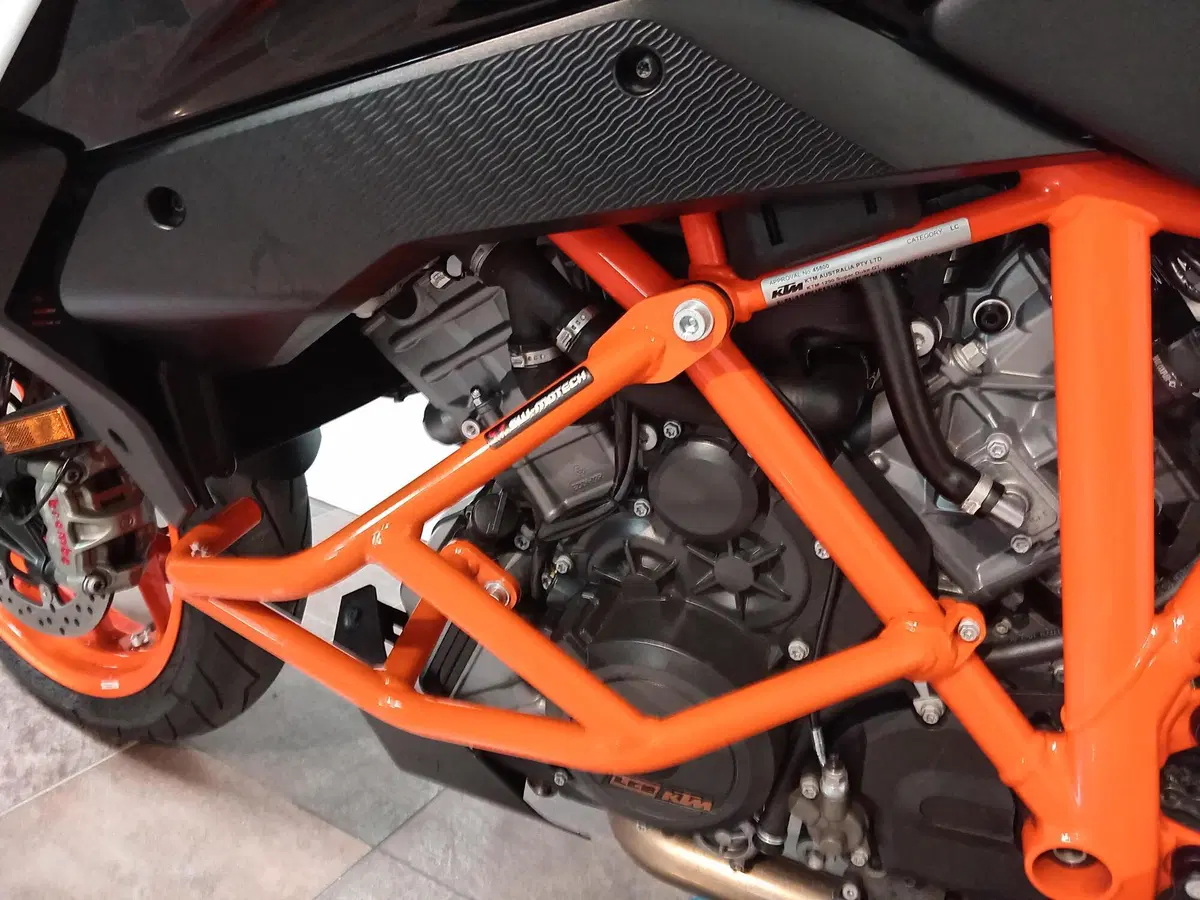 KTM 1290 Super Duke GT (2021) (6)