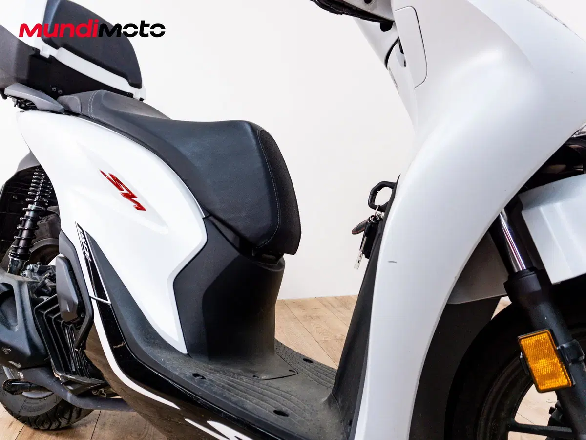 Honda SH 150i Sport (2024 - 25) (5)