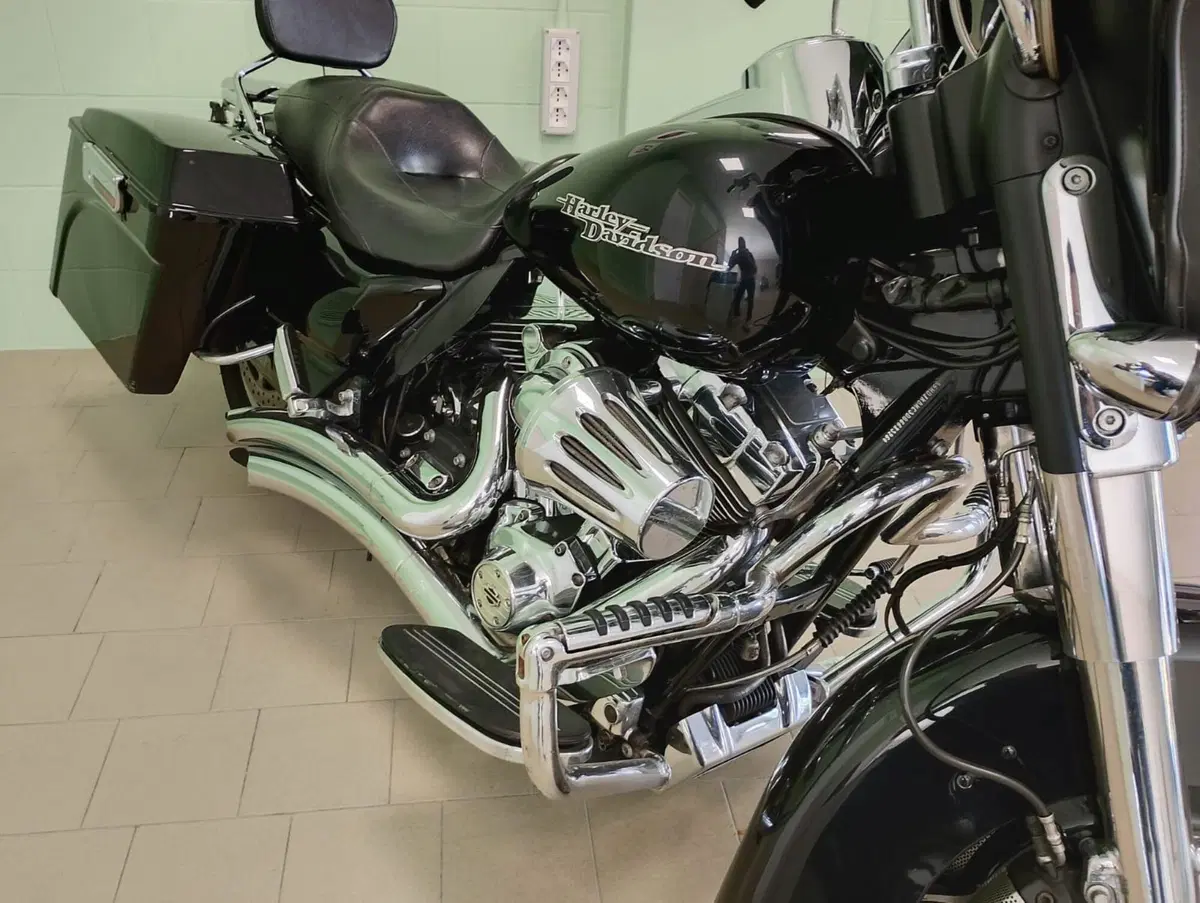 Harley-Davidson 1690 Street Glide (2011 - 13) - FLHX (6)