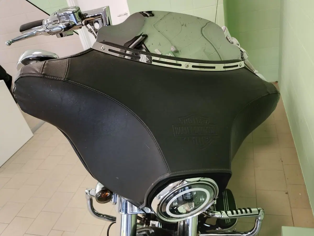 Harley-Davidson 1690 Street Glide (2011 - 13) - FLHX (9)