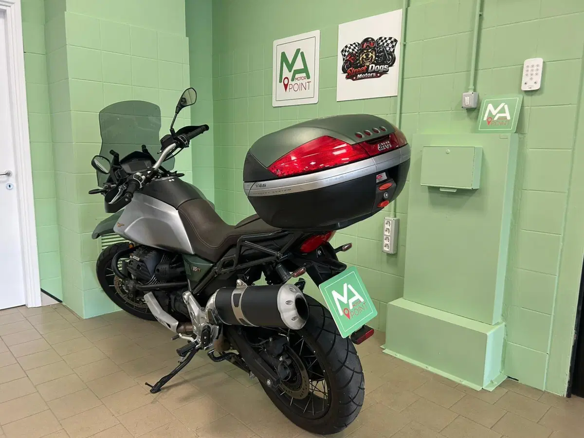 Moto Guzzi V85 TT Centenario (2021 - 22) (6)