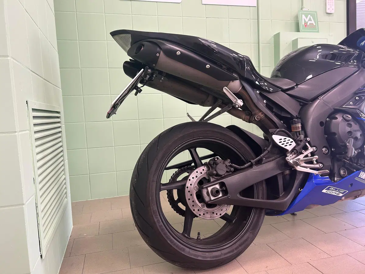 Yamaha YZF R1 (2004 - 05) (9)