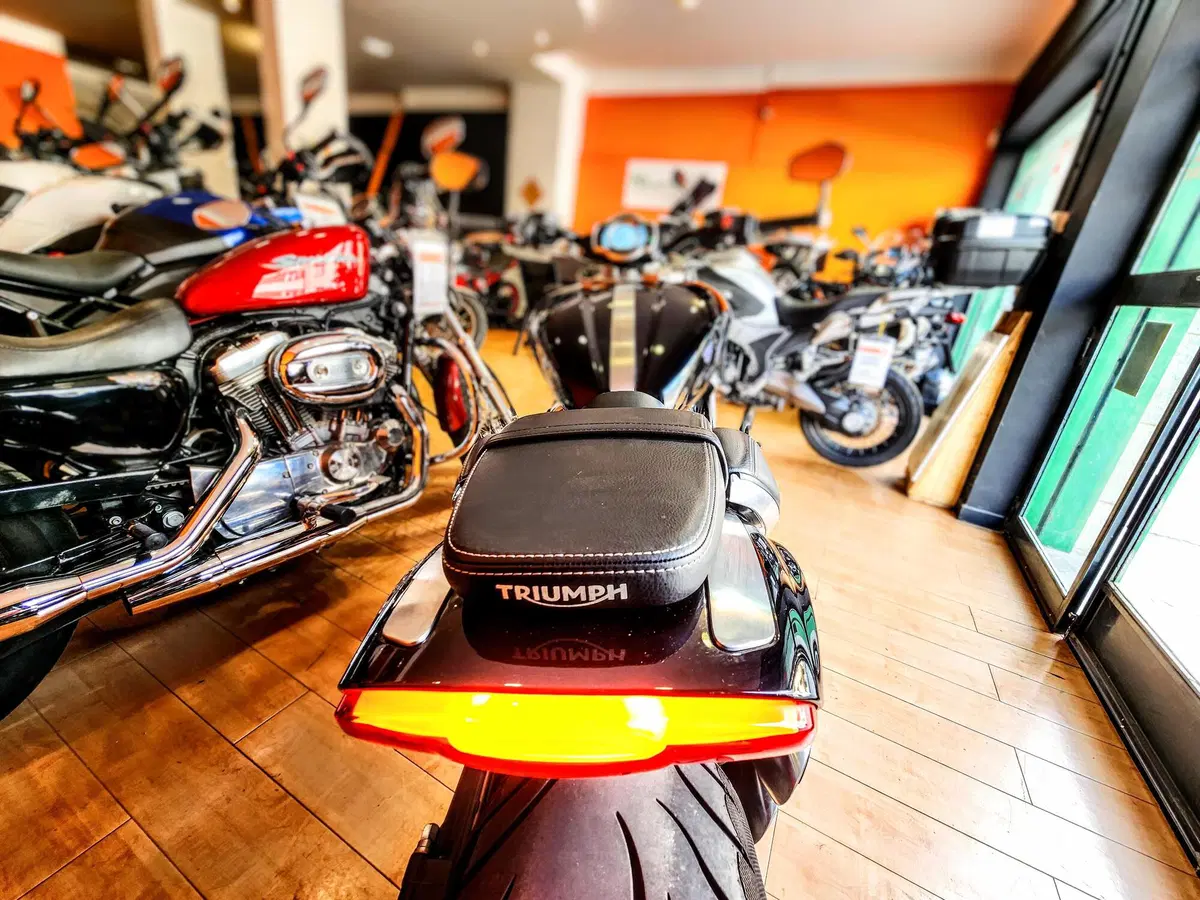 Triumph Rocket 3 R (2021 - 24) (11)