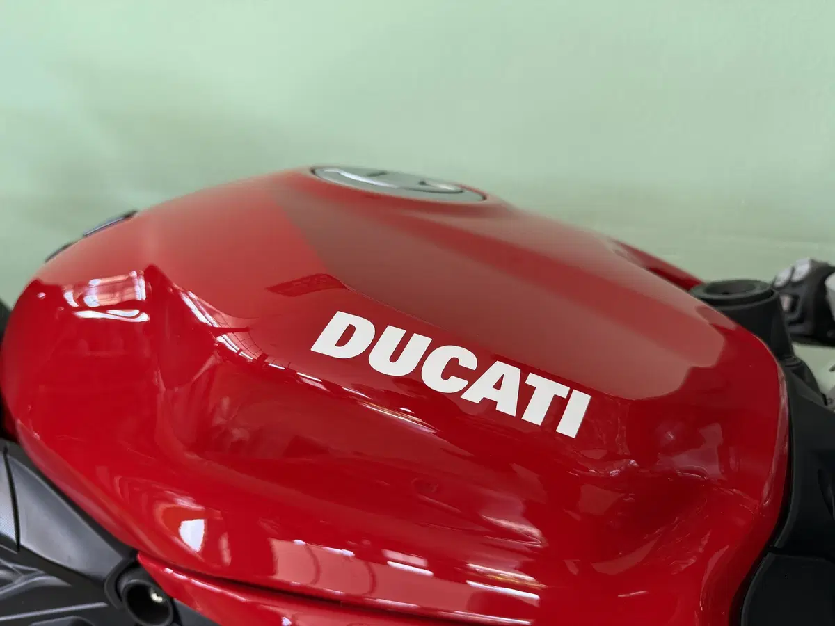 Ducati Panigale V2 955 (2020) (12)