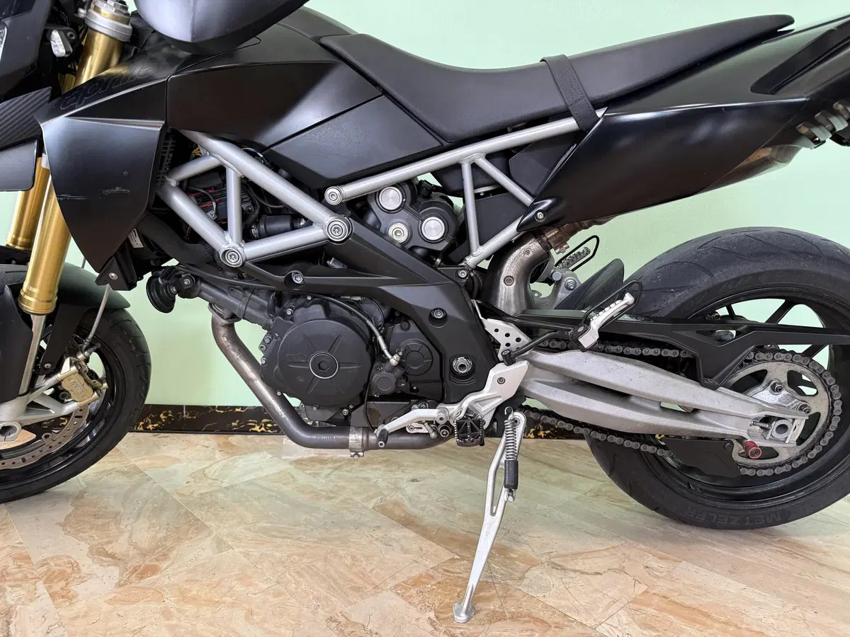 Aprilia Dorsoduro 750 (2009 - 14) (6)