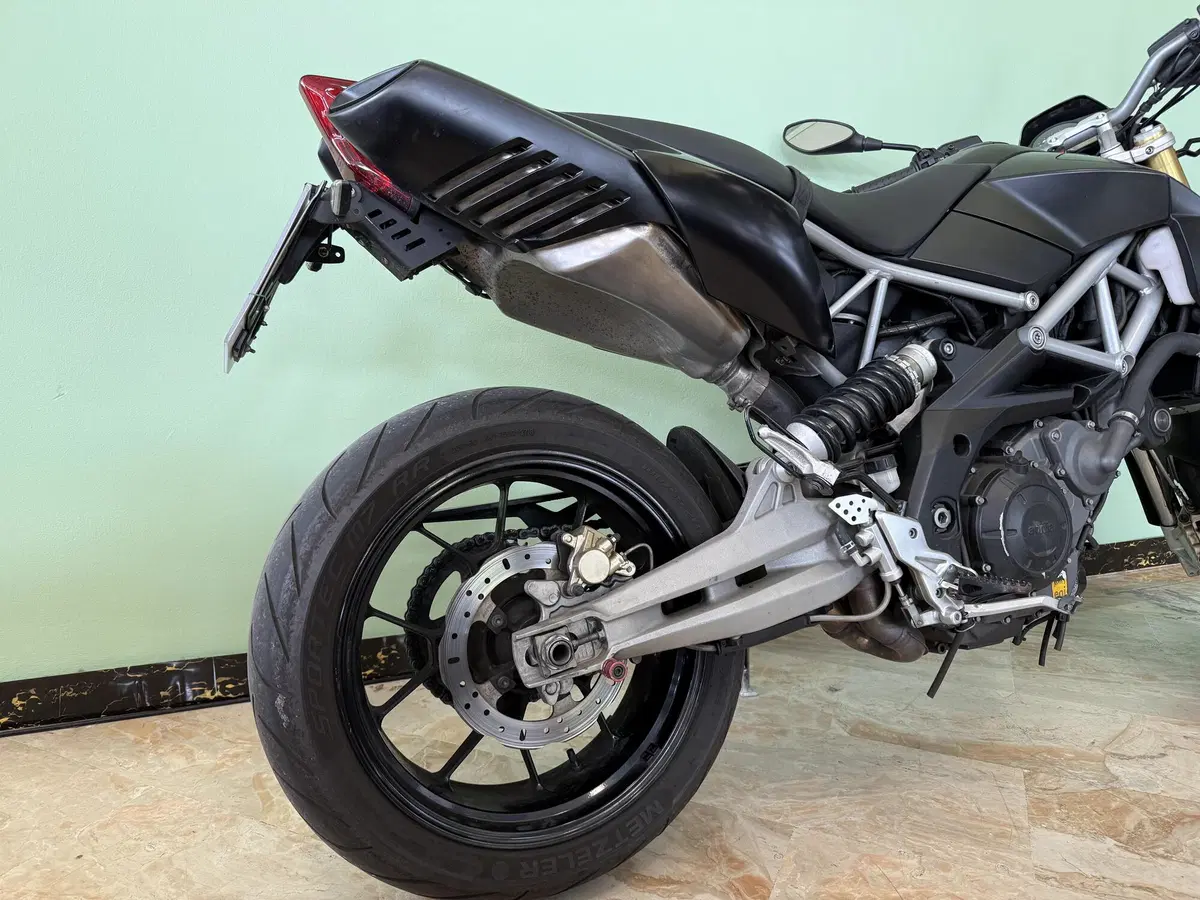 Aprilia Dorsoduro 750 (2009 - 14) (10)