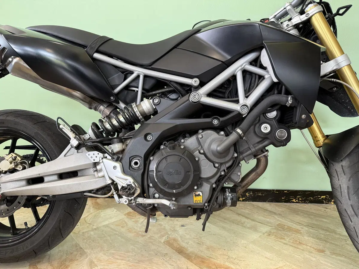 Aprilia Dorsoduro 750 (2009 - 14) (11)