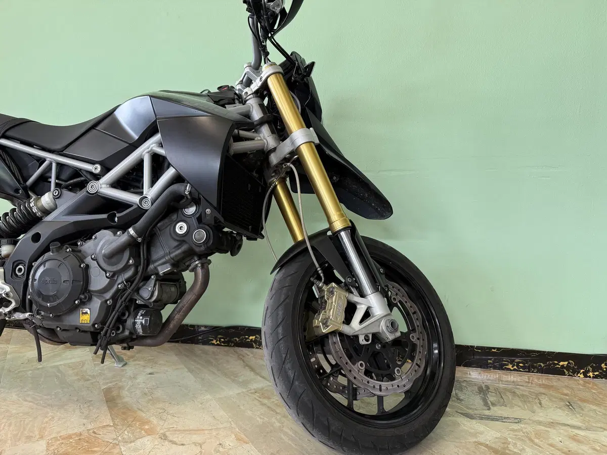 Aprilia Dorsoduro 750 (2009 - 14) (12)