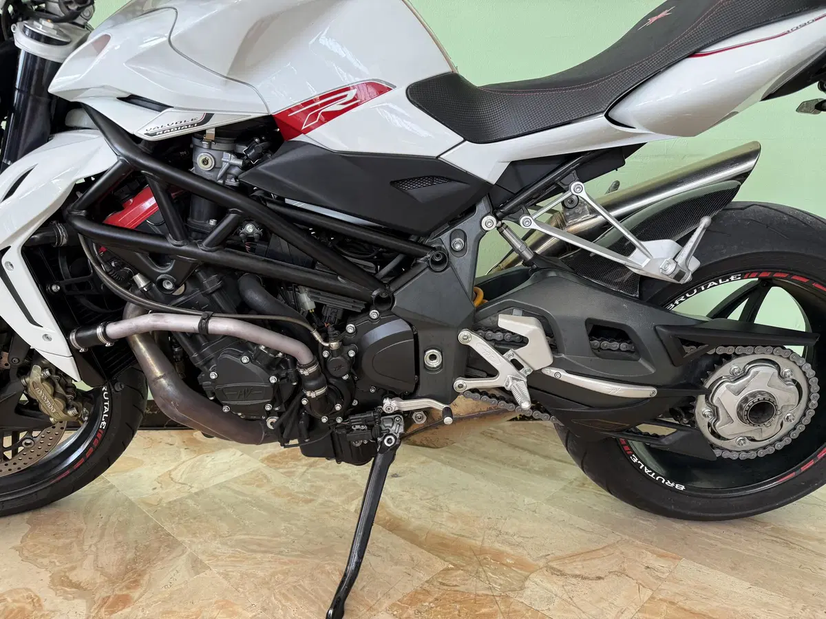 MV Agusta Brutale 1090 R (2012 - 15) (7)
