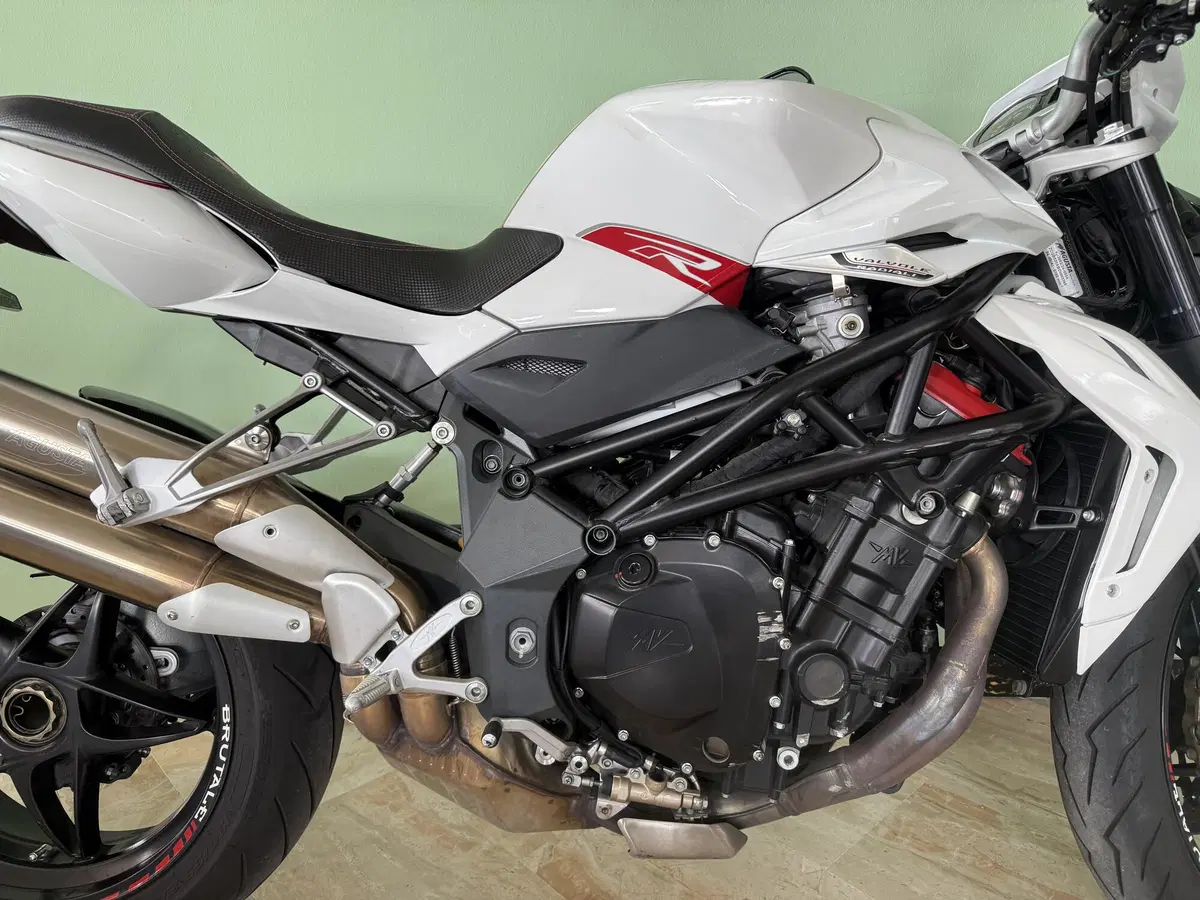 MV Agusta Brutale 1090 R (2012 - 15) (16)