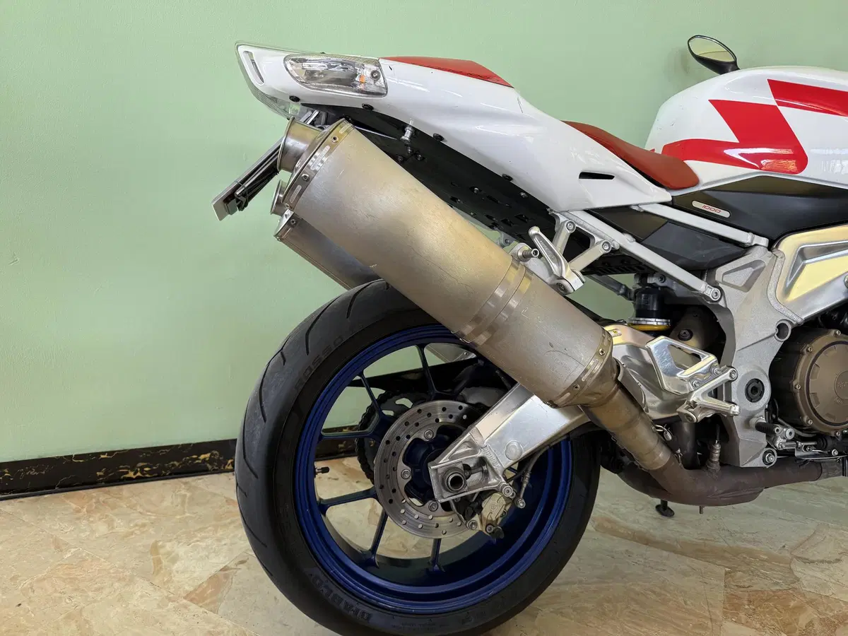 Aprilia Tuono 1000 R (2006 - 10) (13)