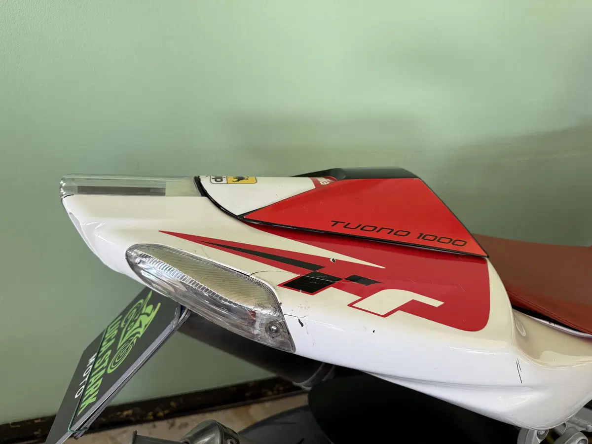Aprilia Tuono 1000 R (2006 - 10) (17)