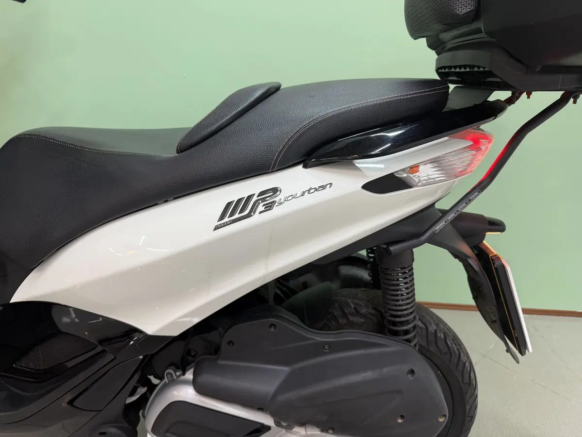 Piaggio Mp3 300 ie Yourban ERL/LT (2011 - 16) (11)