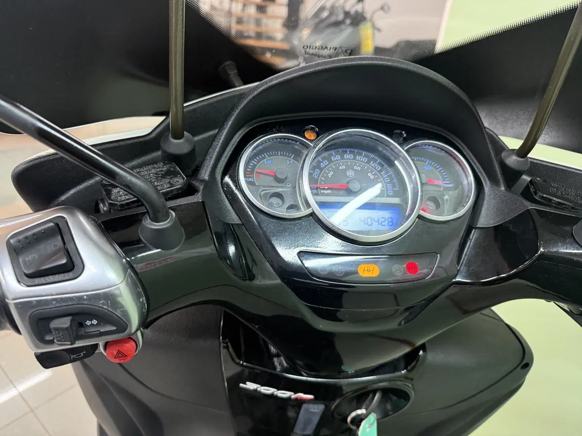 Piaggio Mp3 300 ie Yourban ERL/LT (2011 - 16) (14)