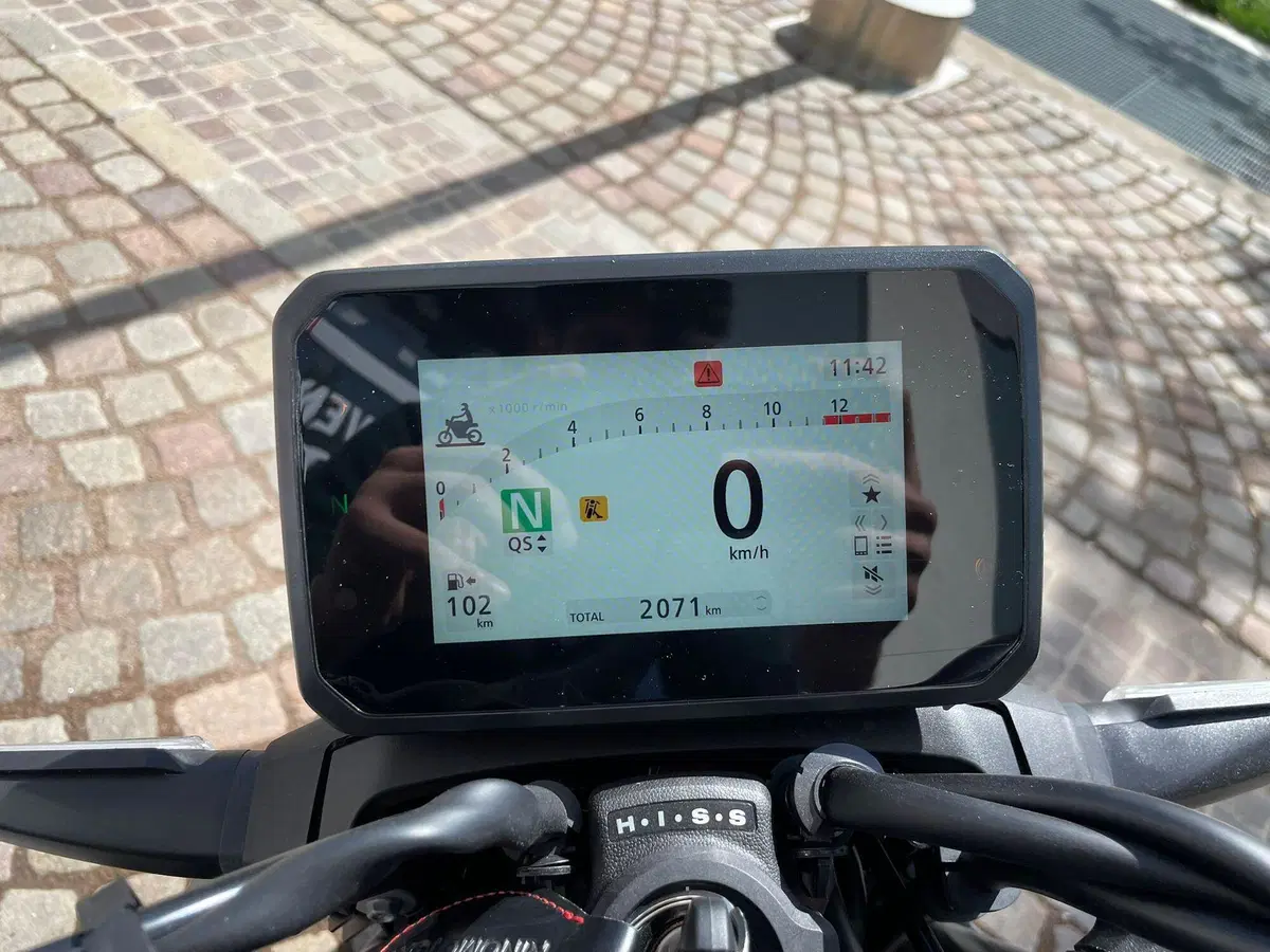 Honda CB 1000 Hornet (2025 - 26) (8)
