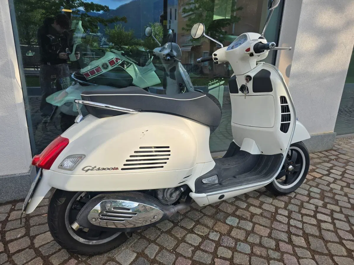 Vespa GTS 300 (2010 - 14) (6)