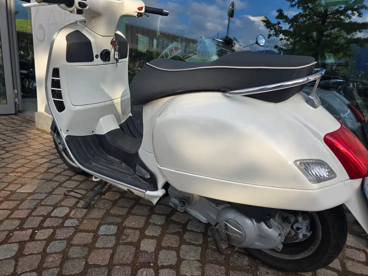 Vespa GTS 300 (2010 - 14) (7)