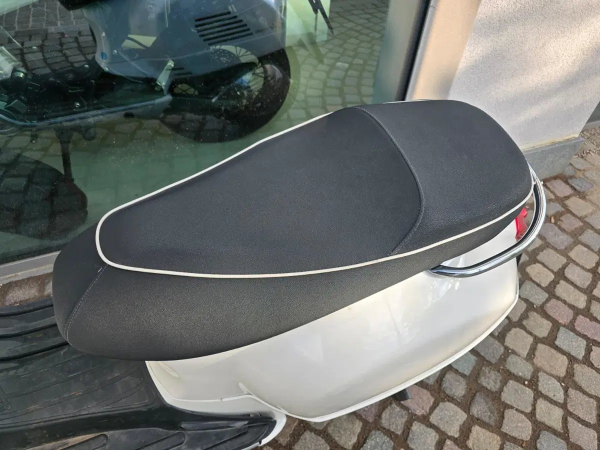 Vespa GTS 300 (2010 - 14) (8)